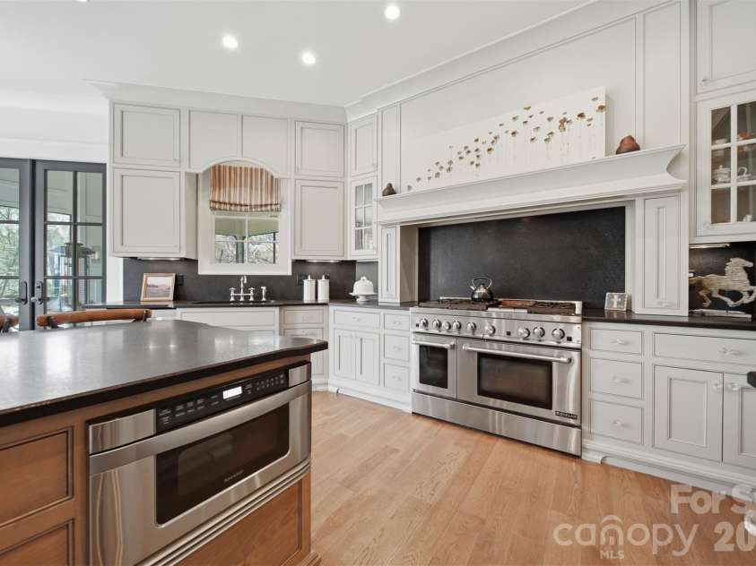 834 9th Avenue, Hickory, NC 28601.  MLS# CAR4366264, YatesRealty ID 10697. Kitchen