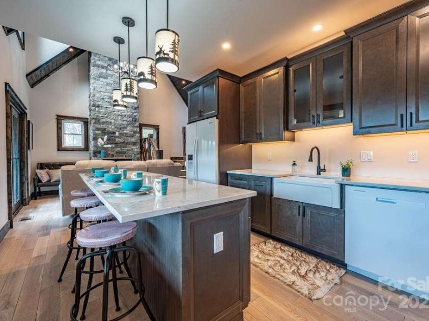 176 Snow Mountain Lane, Banner Elk, NC 28604.  MLS# CAR4248903, YatesRealty ID 10699. 