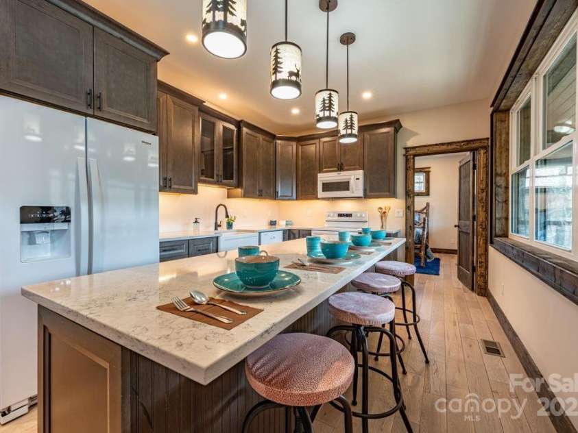 176 Snow Mountain Lane, Banner Elk, NC 28604.  MLS# CAR4248903, YatesRealty ID 10699. 