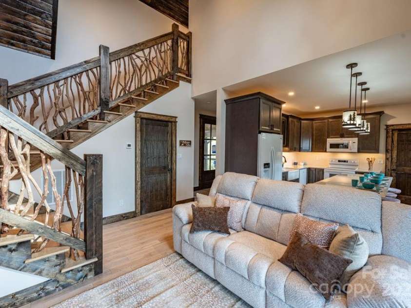 176 Snow Mountain Lane, Banner Elk, NC 28604.  MLS# CAR4248903, YatesRealty ID 10699. 