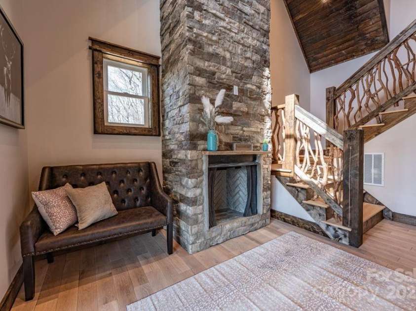 176 Snow Mountain Lane, Banner Elk, NC 28604.  MLS# CAR4248903, YatesRealty ID 10699. 