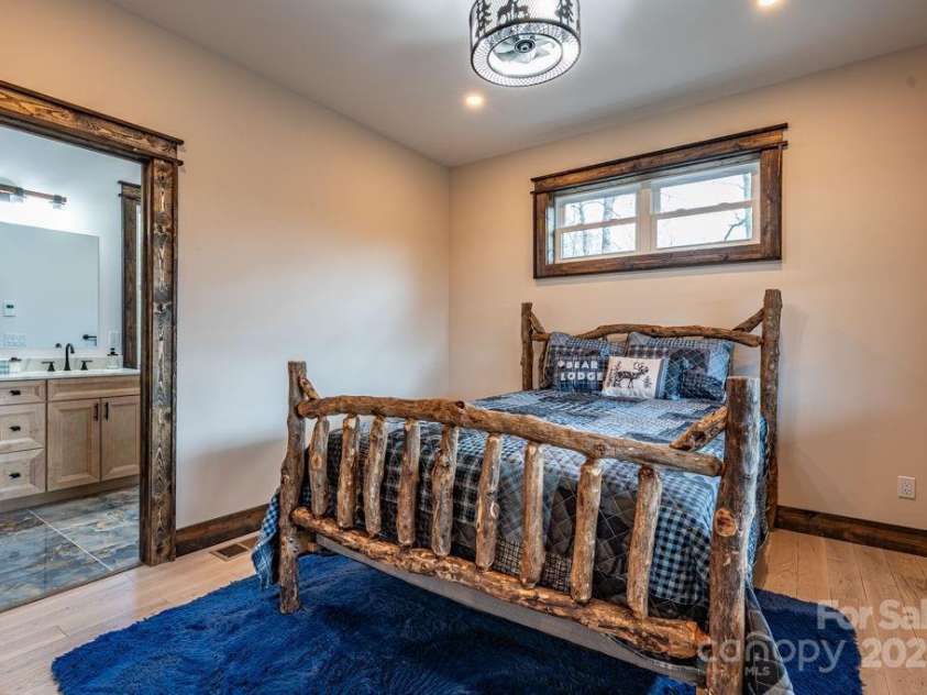 176 Snow Mountain Lane, Banner Elk, NC 28604.  MLS# CAR4248903, YatesRealty ID 10699. 