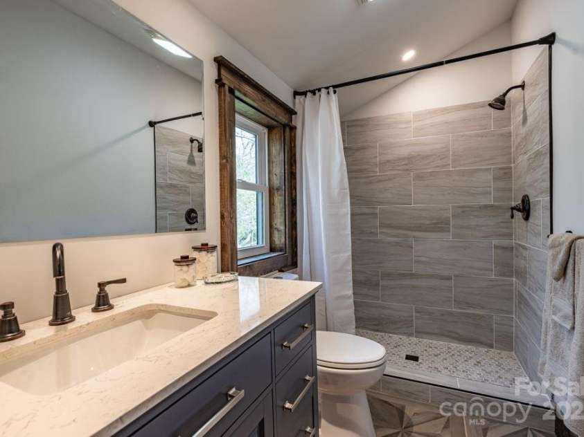 176 Snow Mountain Lane, Banner Elk, NC 28604.  MLS# CAR4248903, YatesRealty ID 10699. 