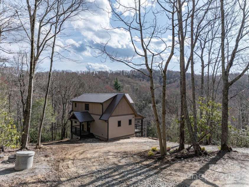 176 Snow Mountain Lane, Banner Elk, NC 28604.  MLS# CAR4248903, YatesRealty ID 10699. Matching
