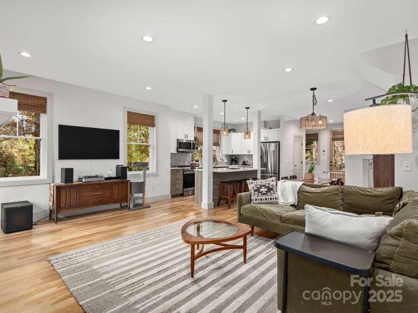 39 Cisco Road, Asheville, NC 28805.  MLS# CAR4317247, YatesRealty ID 10699. 