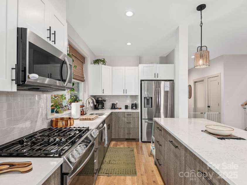 39 Cisco Road, Asheville, NC 28805.  MLS# CAR4317247, YatesRealty ID 10699. 
