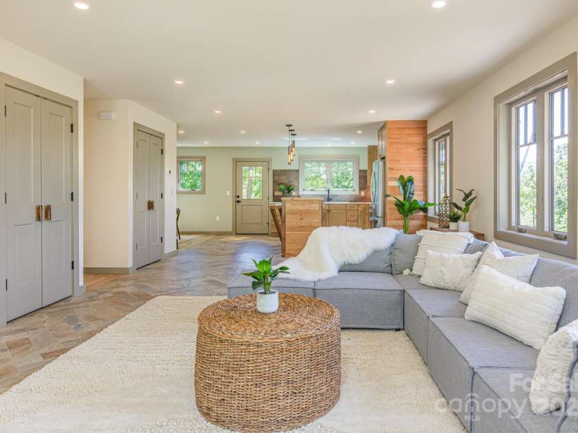 171 Abundance Run, Asheville, NC 28805.  MLS# CAR4145601, YatesRealty ID 107. 