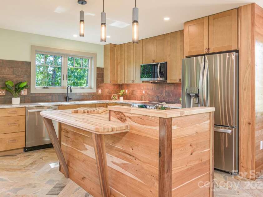 171 Abundance Run, Asheville, NC 28805.  MLS# CAR4145601, YatesRealty ID 107. 