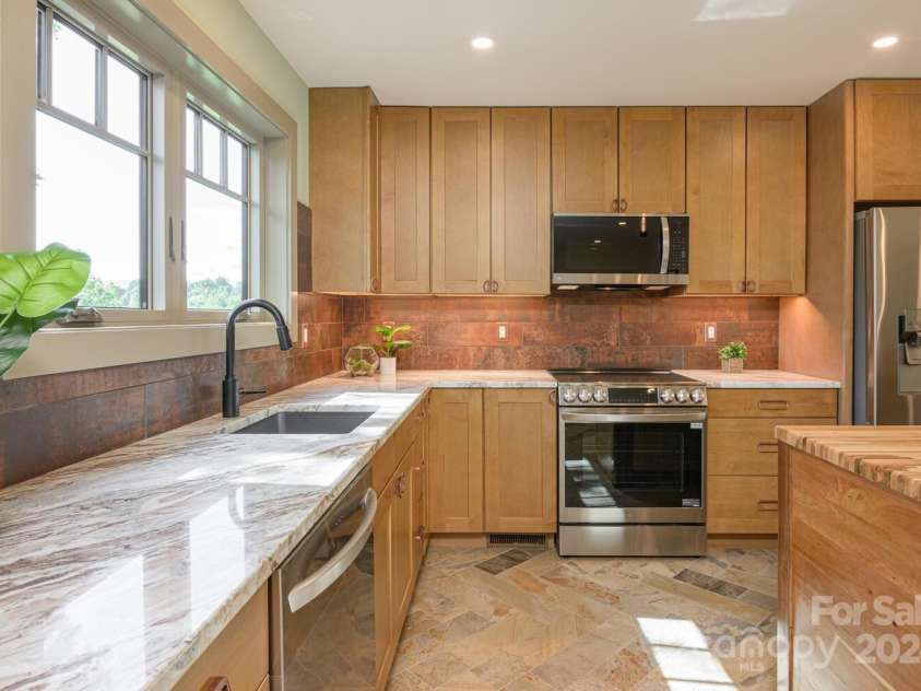 171 Abundance Run, Asheville, NC 28805.  MLS# CAR4145601, YatesRealty ID 107. 