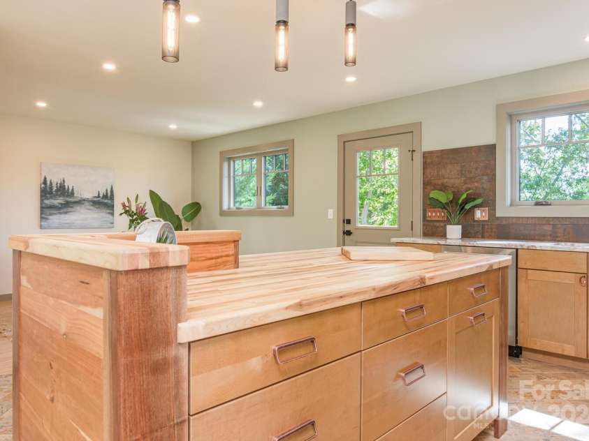 171 Abundance Run, Asheville, NC 28805.  MLS# CAR4145601, YatesRealty ID 107. 