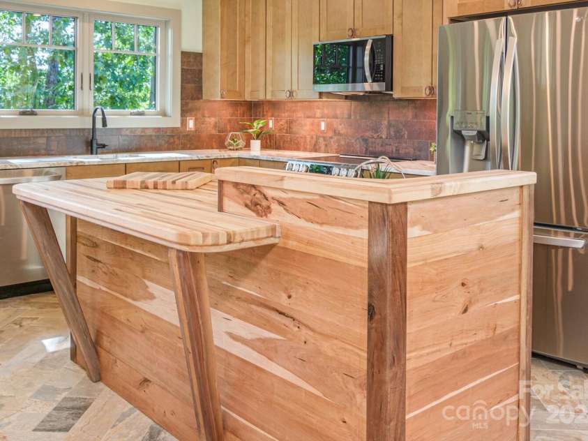 171 Abundance Run, Asheville, NC 28805.  MLS# CAR4145601, YatesRealty ID 107. 