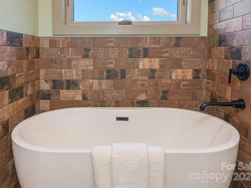 171 Abundance Run, Asheville, NC 28805.  MLS# CAR4145601, YatesRealty ID 107. 