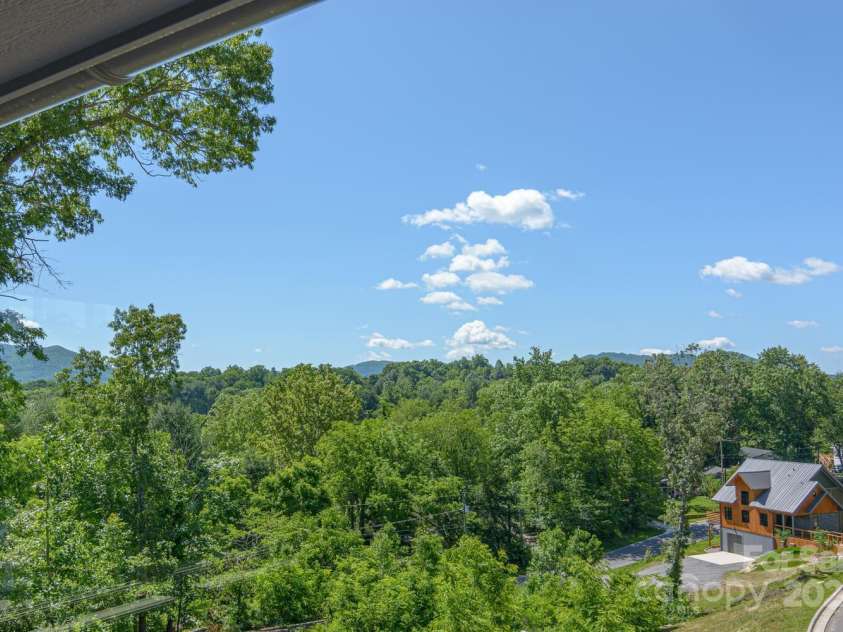 171 Abundance Run, Asheville, NC 28805.  MLS# CAR4145601, YatesRealty ID 107. 