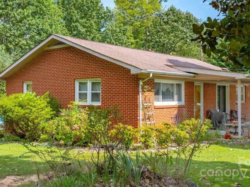 489 Ned Mcgimsey Road, Nebo, NC 28761.  MLS# CAR4306393, YatesRealty ID 107. 