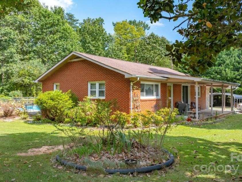 489 Ned Mcgimsey Road, Nebo, NC 28761.  MLS# CAR4306393, YatesRealty ID 107. 