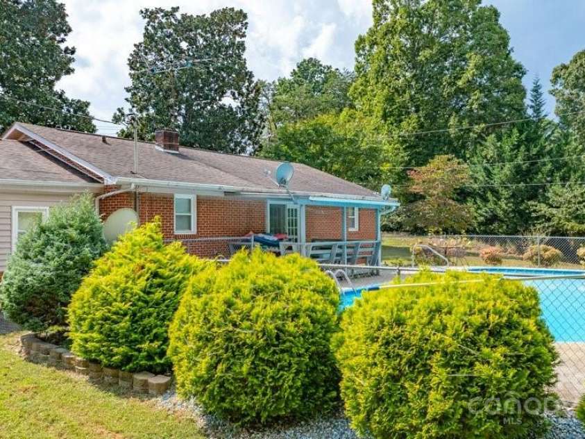 489 Ned Mcgimsey Road, Nebo, NC 28761.  MLS# CAR4306393, YatesRealty ID 107. 