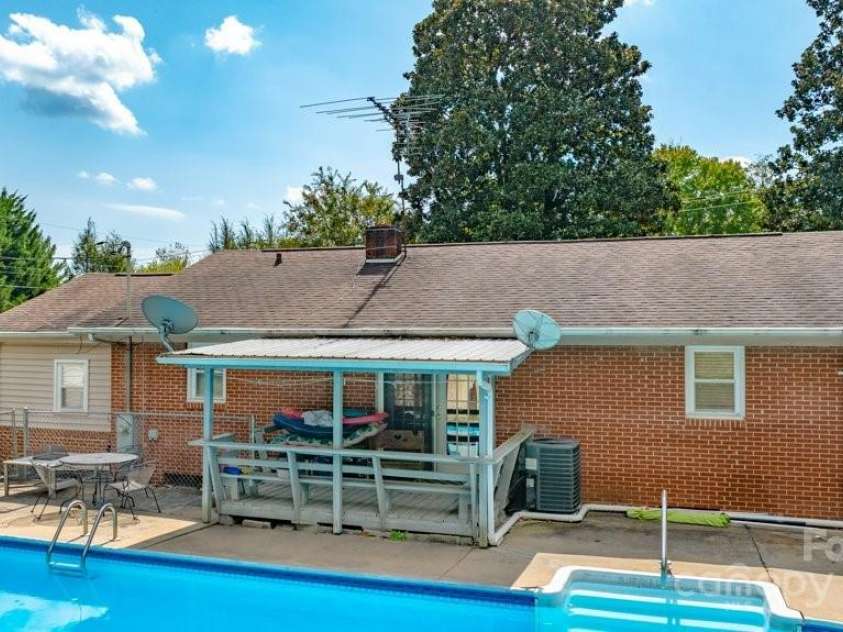 489 Ned Mcgimsey Road, Nebo, NC 28761.  MLS# CAR4306393, YatesRealty ID 107. 