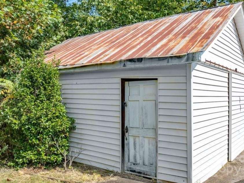 489 Ned Mcgimsey Road, Nebo, NC 28761.  MLS# CAR4306393, YatesRealty ID 107. 