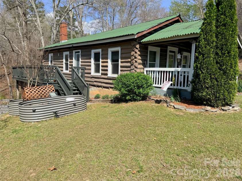 3695 NC 9 Highway, Mill Spring, NC 28756.  MLS# CAR4364501, YatesRealty ID 10700. Cottage