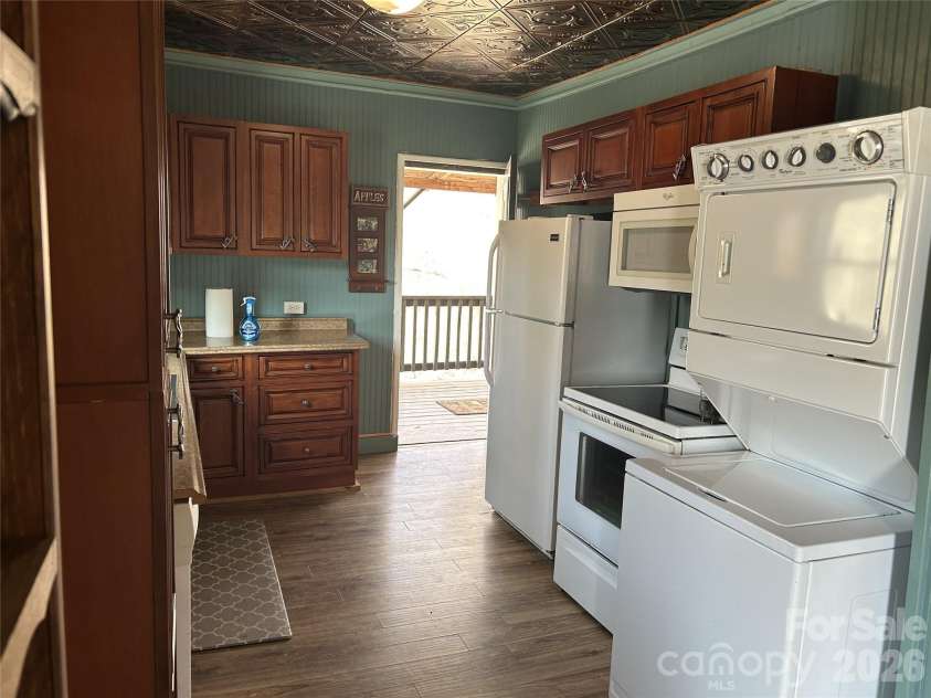 3695 NC 9 Highway, Mill Spring, NC 28756.  MLS# CAR4364501, YatesRealty ID 10700. Cottage Kitchen
