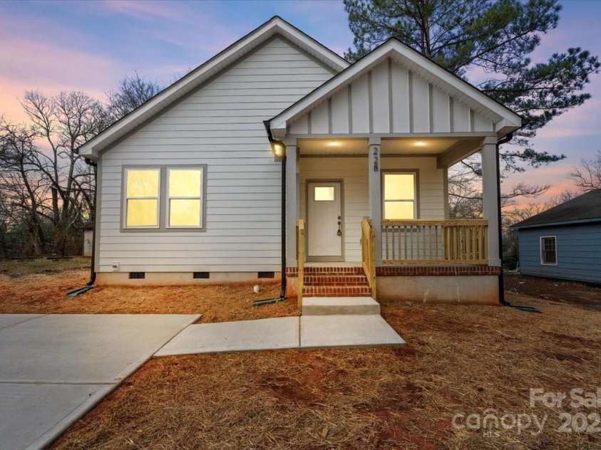 228 Chestnut Street, Shelby, NC 28150.  MLS# CAR4220800, YatesRealty ID 10701. 