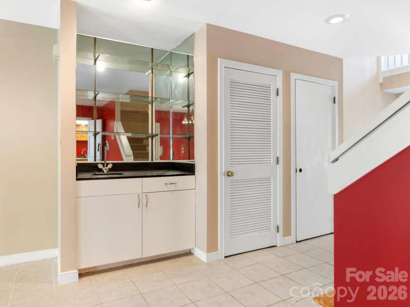 6516 Bentridge Drive, Charlotte, NC 28226.  MLS# CAR4367092, YatesRealty ID 10701. 