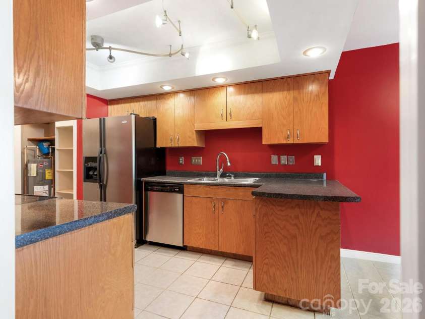 6516 Bentridge Drive, Charlotte, NC 28226.  MLS# CAR4367092, YatesRealty ID 10701. 