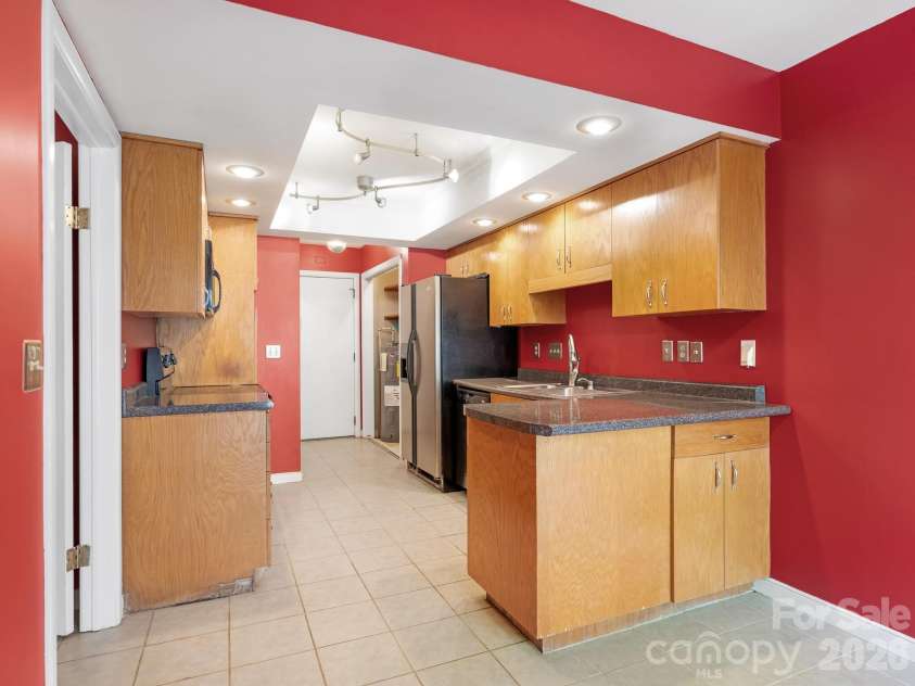 6516 Bentridge Drive, Charlotte, NC 28226.  MLS# CAR4367092, YatesRealty ID 10701. 