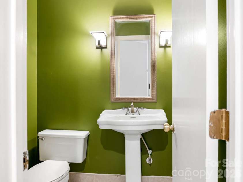 6516 Bentridge Drive, Charlotte, NC 28226.  MLS# CAR4367092, YatesRealty ID 10701. 