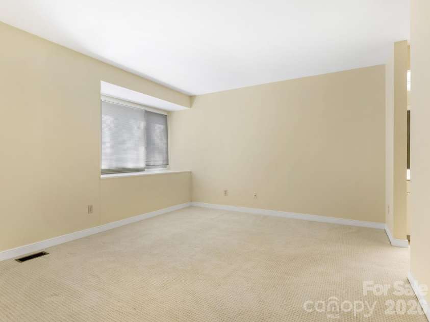 6516 Bentridge Drive, Charlotte, NC 28226.  MLS# CAR4367092, YatesRealty ID 10701. 
