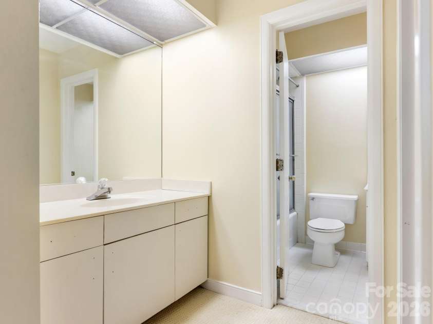 6516 Bentridge Drive, Charlotte, NC 28226.  MLS# CAR4367092, YatesRealty ID 10701. 