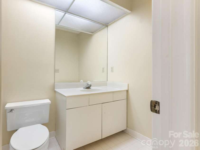 6516 Bentridge Drive, Charlotte, NC 28226.  MLS# CAR4367092, YatesRealty ID 10701. 