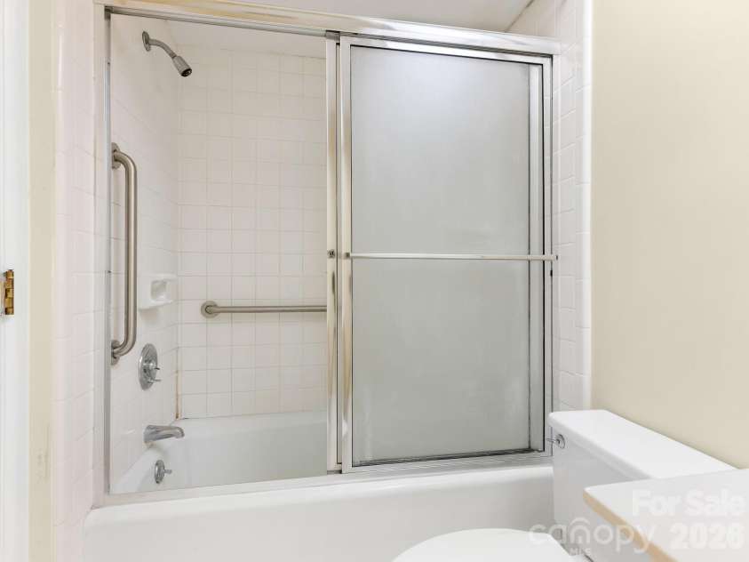 6516 Bentridge Drive, Charlotte, NC 28226.  MLS# CAR4367092, YatesRealty ID 10701. 