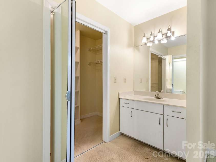 6516 Bentridge Drive, Charlotte, NC 28226.  MLS# CAR4367092, YatesRealty ID 10701. 