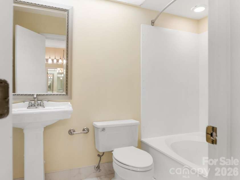 6516 Bentridge Drive, Charlotte, NC 28226.  MLS# CAR4367092, YatesRealty ID 10701. 