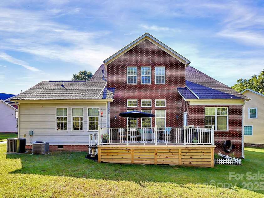 1105 Hoyle Lane, Waxhaw, NC 28173.  MLS# CAR4248556, YatesRealty ID 10702. 