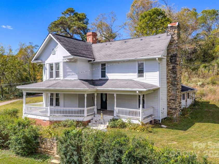 7 Noble Road, Fairview, NC 28730.  MLS# CAR4310894, YatesRealty ID 10702. 