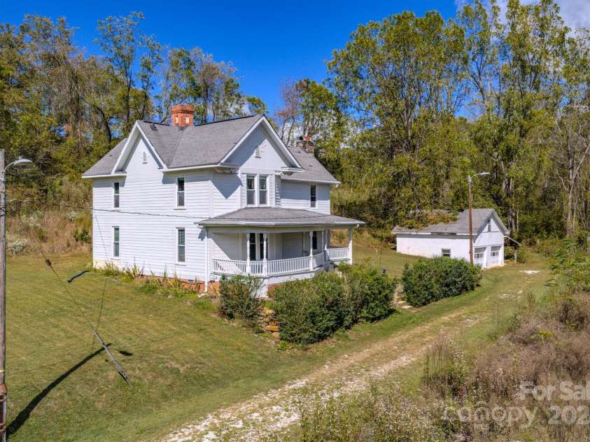7 Noble Road, Fairview, NC 28730.  MLS# CAR4310894, YatesRealty ID 10702. 