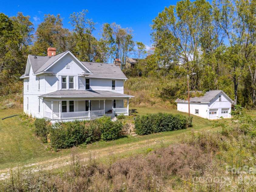 7 Noble Road, Fairview, NC 28730.  MLS# CAR4310894, YatesRealty ID 10702. 