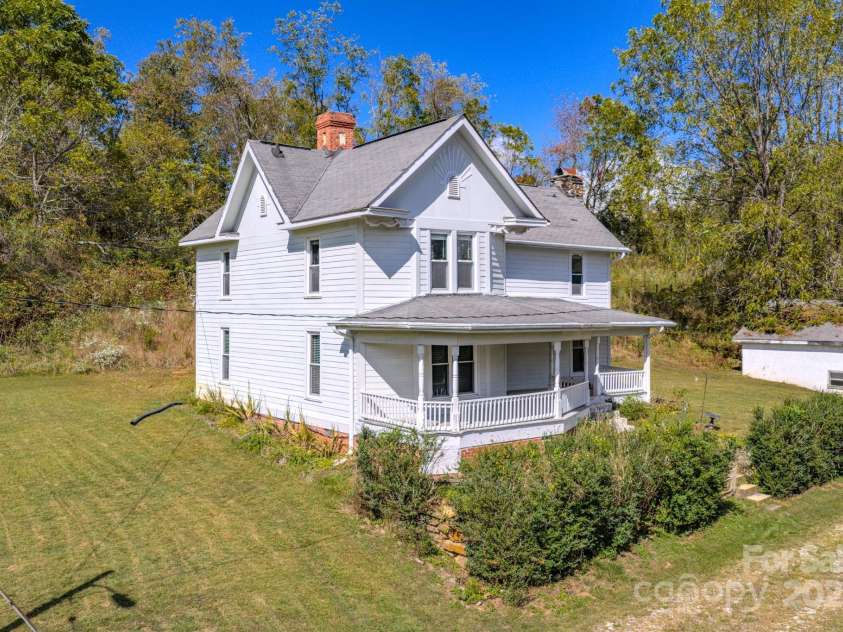 7 Noble Road, Fairview, NC 28730.  MLS# CAR4310894, YatesRealty ID 10702. 
