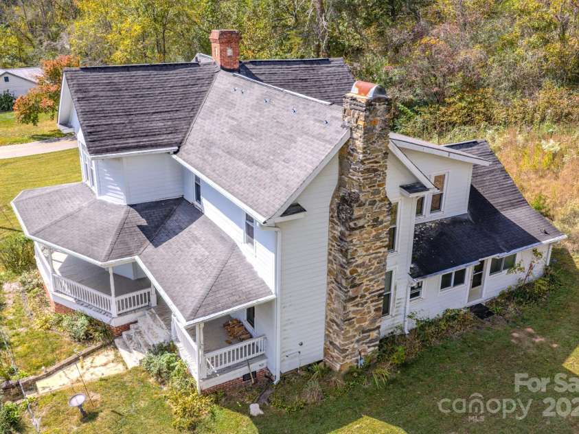 7 Noble Road, Fairview, NC 28730.  MLS# CAR4310894, YatesRealty ID 10702. 