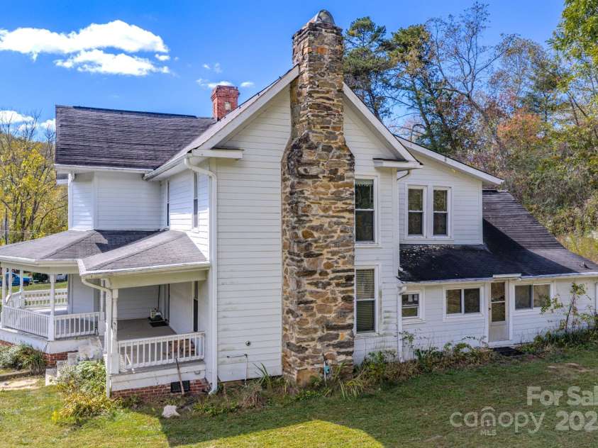 7 Noble Road, Fairview, NC 28730.  MLS# CAR4310894, YatesRealty ID 10702. 