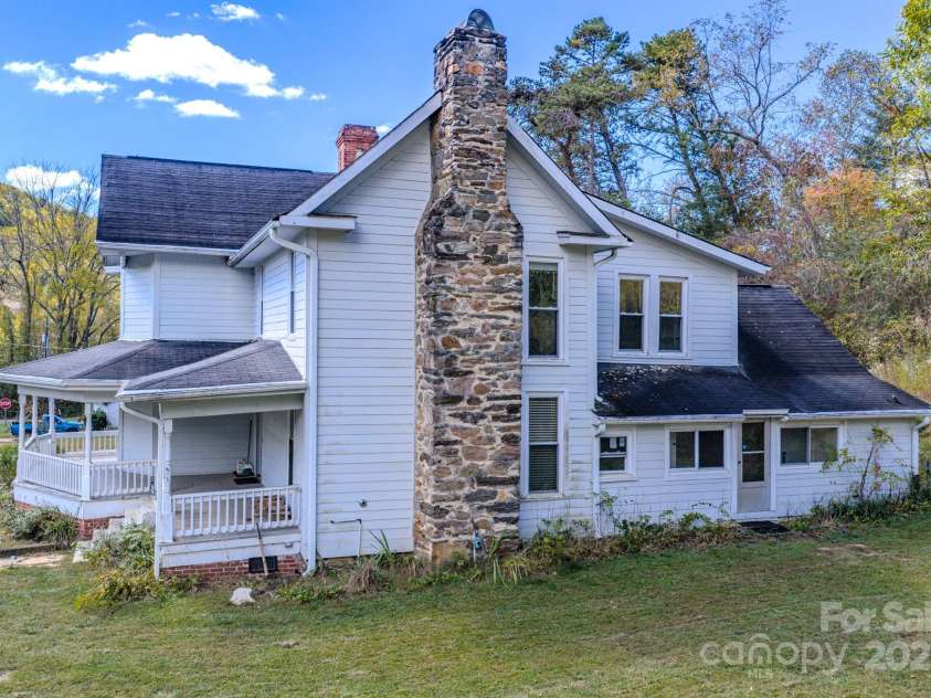 7 Noble Road, Fairview, NC 28730.  MLS# CAR4310894, YatesRealty ID 10702. 