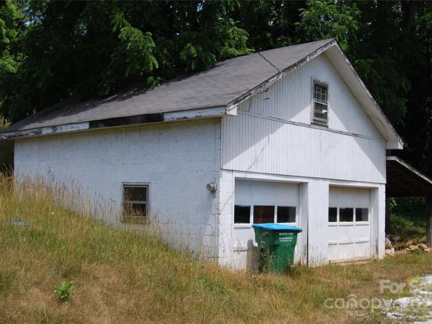 7 Noble Road, Fairview, NC 28730.  MLS# CAR4310894, YatesRealty ID 10702. 