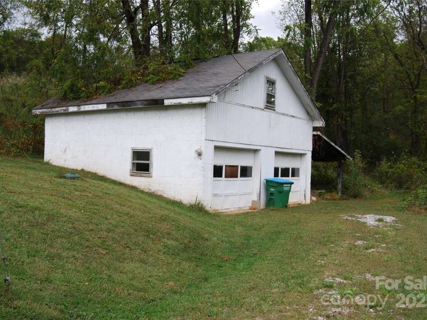 7 Noble Road, Fairview, NC 28730.  MLS# CAR4310894, YatesRealty ID 10702. 