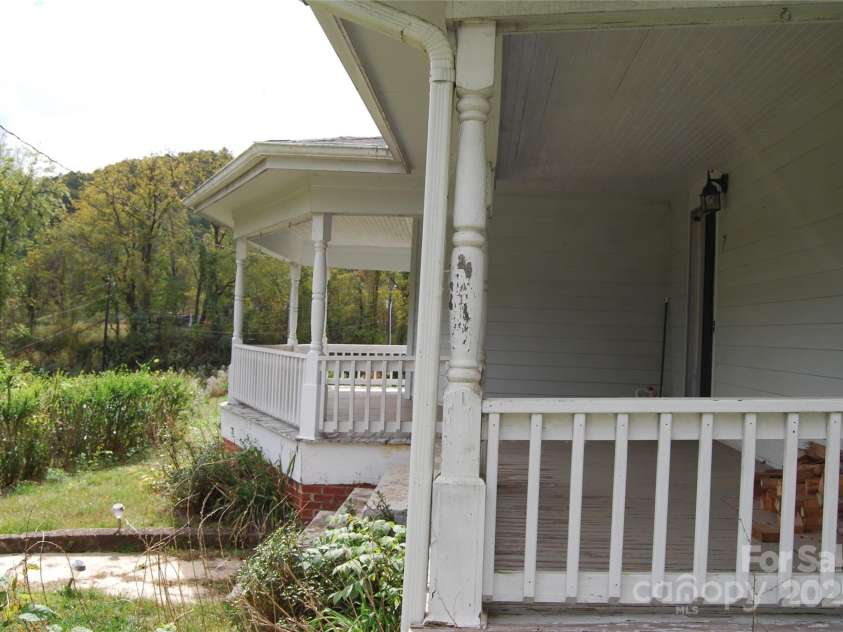 7 Noble Road, Fairview, NC 28730.  MLS# CAR4310894, YatesRealty ID 10702. 