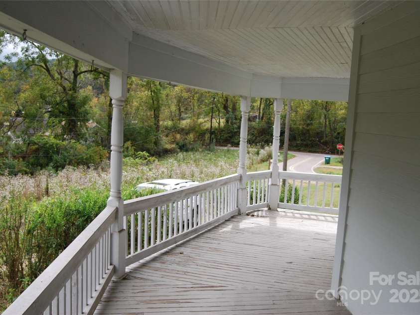 7 Noble Road, Fairview, NC 28730.  MLS# CAR4310894, YatesRealty ID 10702. 