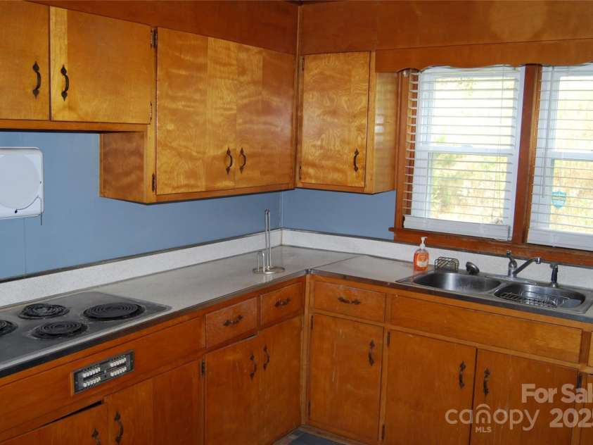 7 Noble Road, Fairview, NC 28730.  MLS# CAR4310894, YatesRealty ID 10702. 