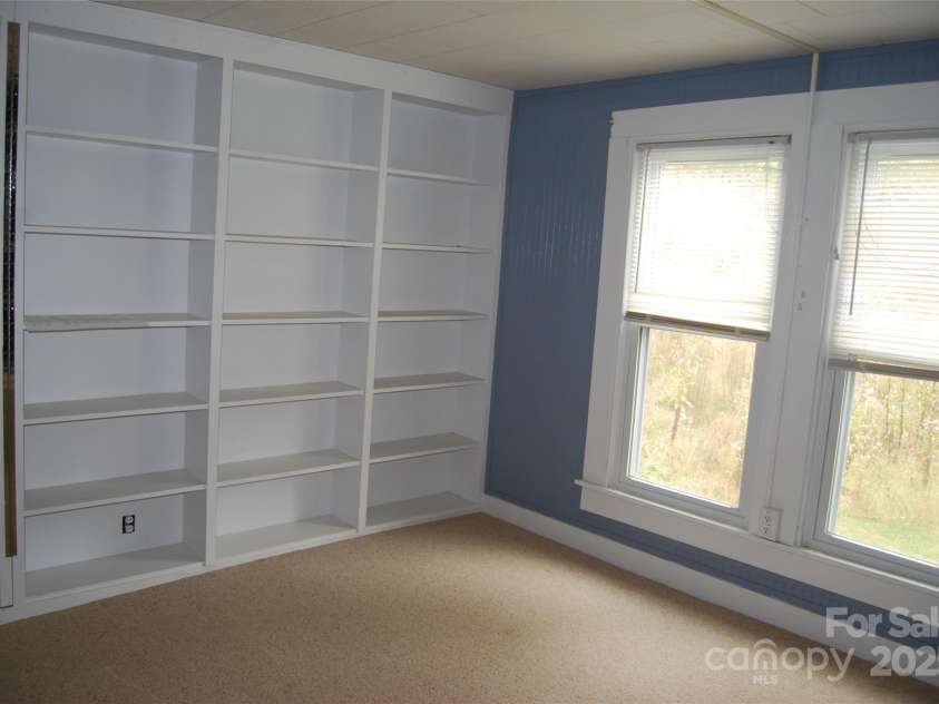 7 Noble Road, Fairview, NC 28730.  MLS# CAR4310894, YatesRealty ID 10702. 
