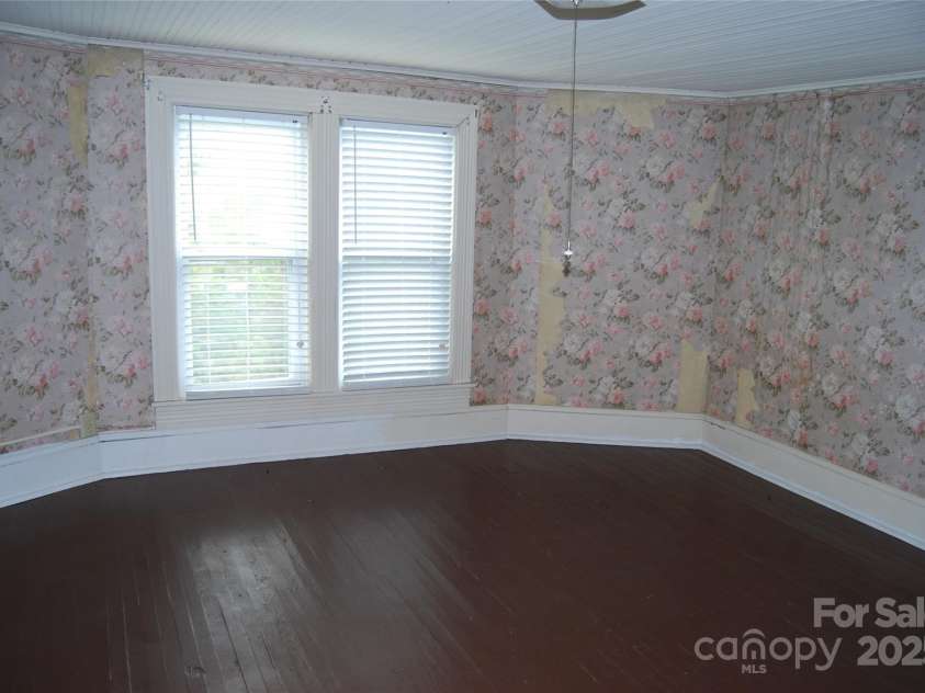 7 Noble Road, Fairview, NC 28730.  MLS# CAR4310894, YatesRealty ID 10702. 